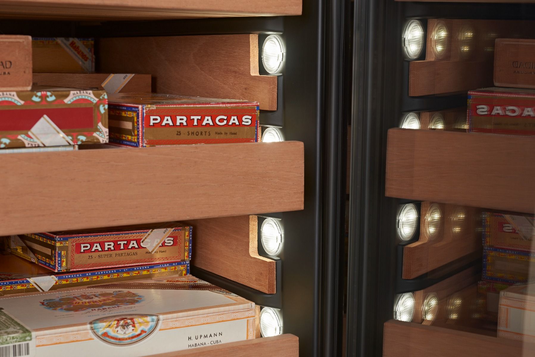 Humidor CLB-360 | 127cm | 1800 Zigarren