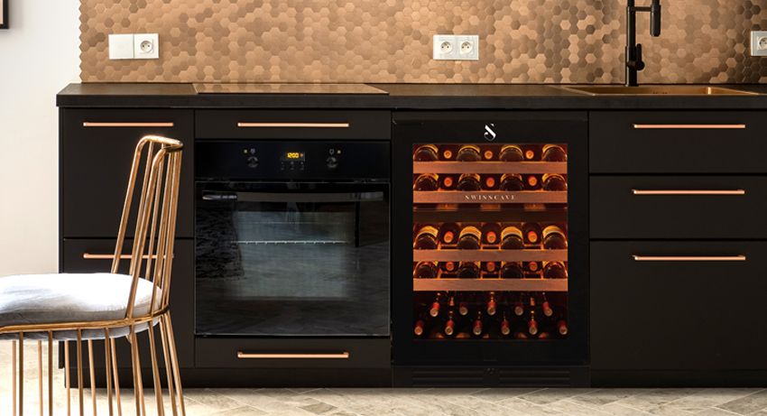 SWISSCAVE WUB-60DF LUXURY KITCHEN EDITION im Küchenumfeld