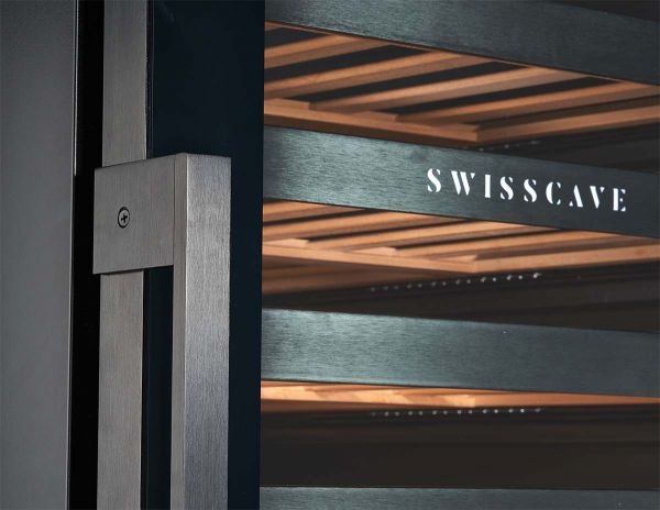 My wine cooler: with or without door handle?